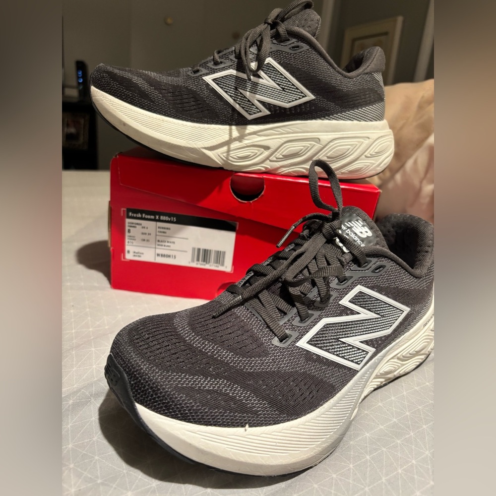 EUC New Balance Women’s Fresh Foam X 880v15 in Black White Size 8